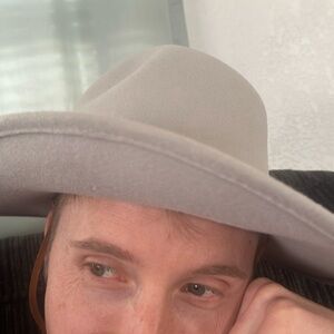 Size is extra small. The hat is gray.